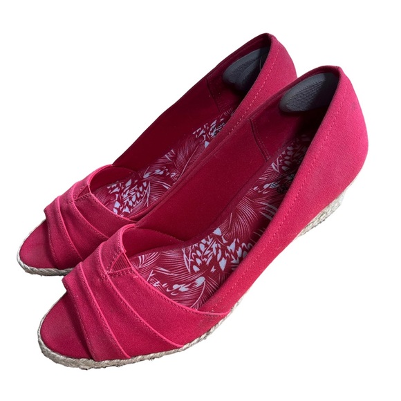 - COACH AND FOUR Red wedge, Open Toe, Canvas Shoes Sz 9 - Picture 1 of 7